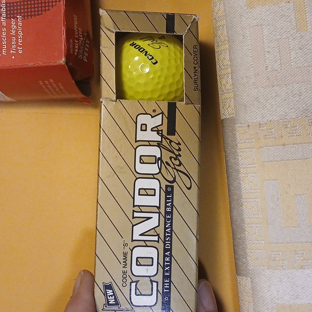 Assorted LOT!! (1 Wallet, 3 Golf Balls, 1Ankle Tensor & 2 Small Cases/w Mirrors) - Picture 9 of 17